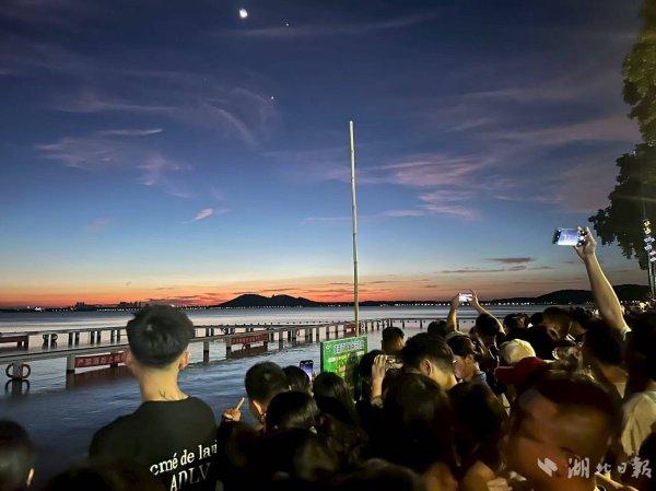 中金宸大 凌晨5点，东湖“醒”了