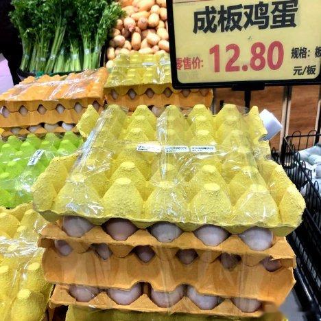 通配资 为什么蛋价越低, 大公司反而疯狂扩建, 这是一场关于鸡蛋的资本豪赌吗